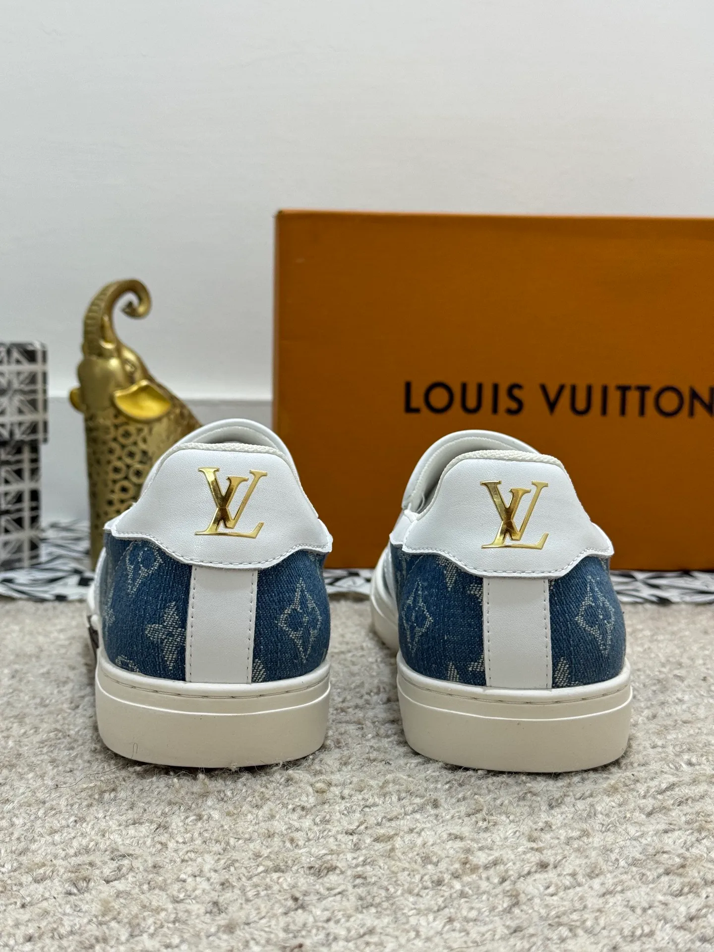 Men's shoes 💰380 [New style] 🌂🌂Top original order - Louis Vuitton®️ Trendy and fashionable yet low-key men's casual shoes, uppers made of LV special canvas presbyopia, comfortable and breathable, mesh lining, original rubber outsole, 2 colors optional ~ a must-have for stylish men. Size: 38-44 (45 customized